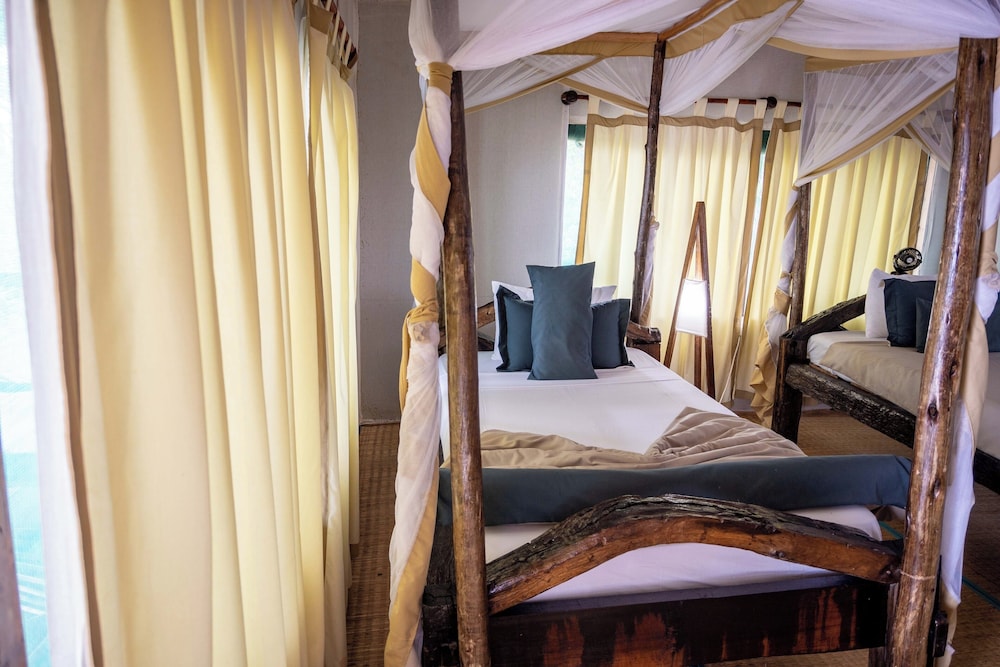 Simply Saadani Camp