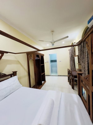 Hotel Manzoni Resting Home cazare Stone Town
