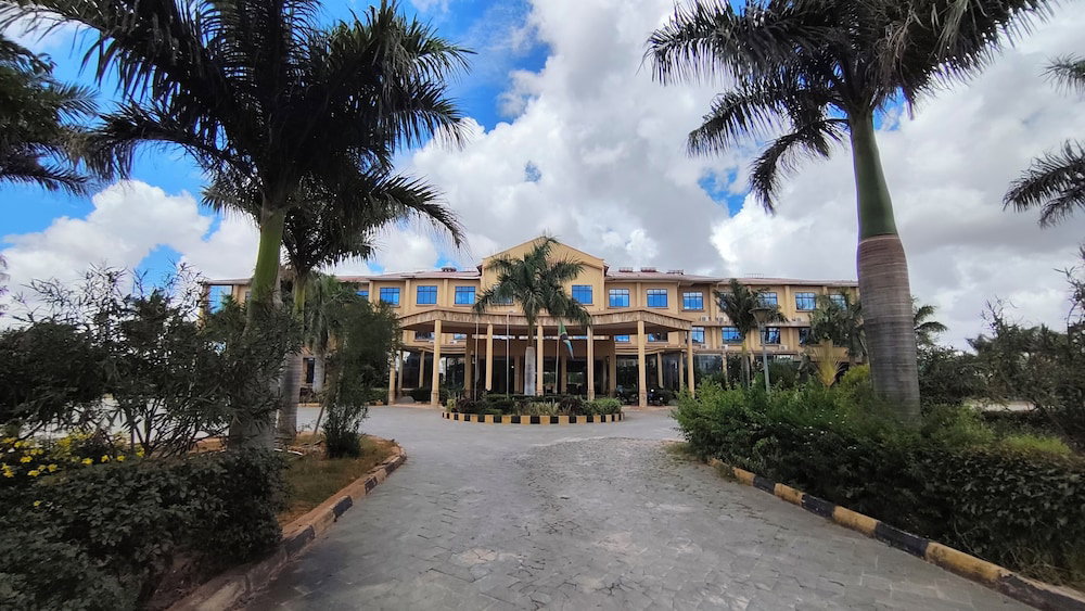 Hotel The Royal Ambassador Hotel