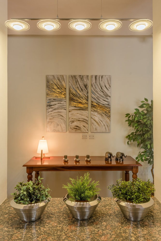 Sea Cliff Court