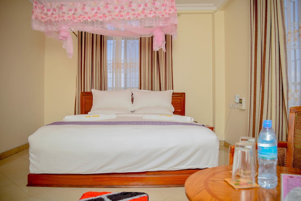 Silver Paradise Hotel