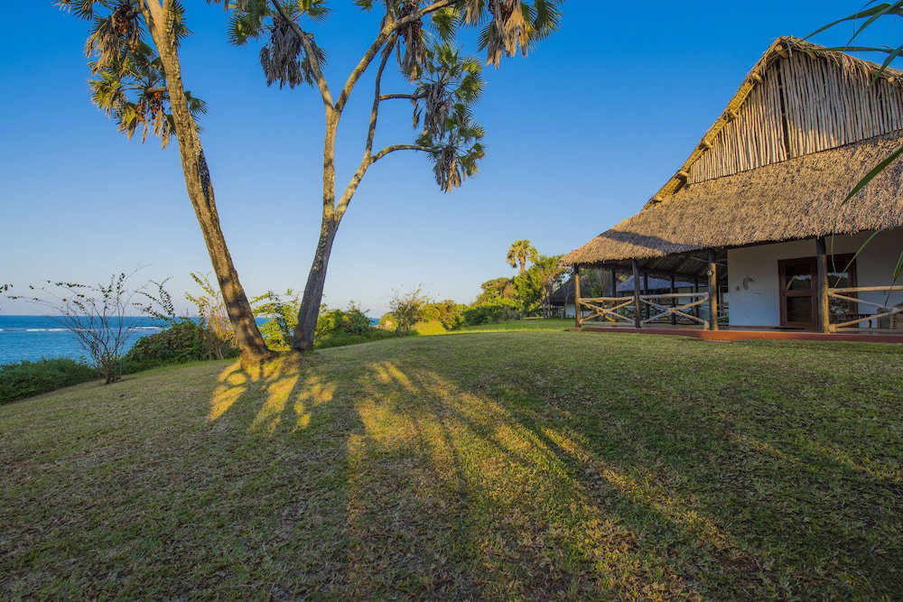 Hotel Amani Beach Resort