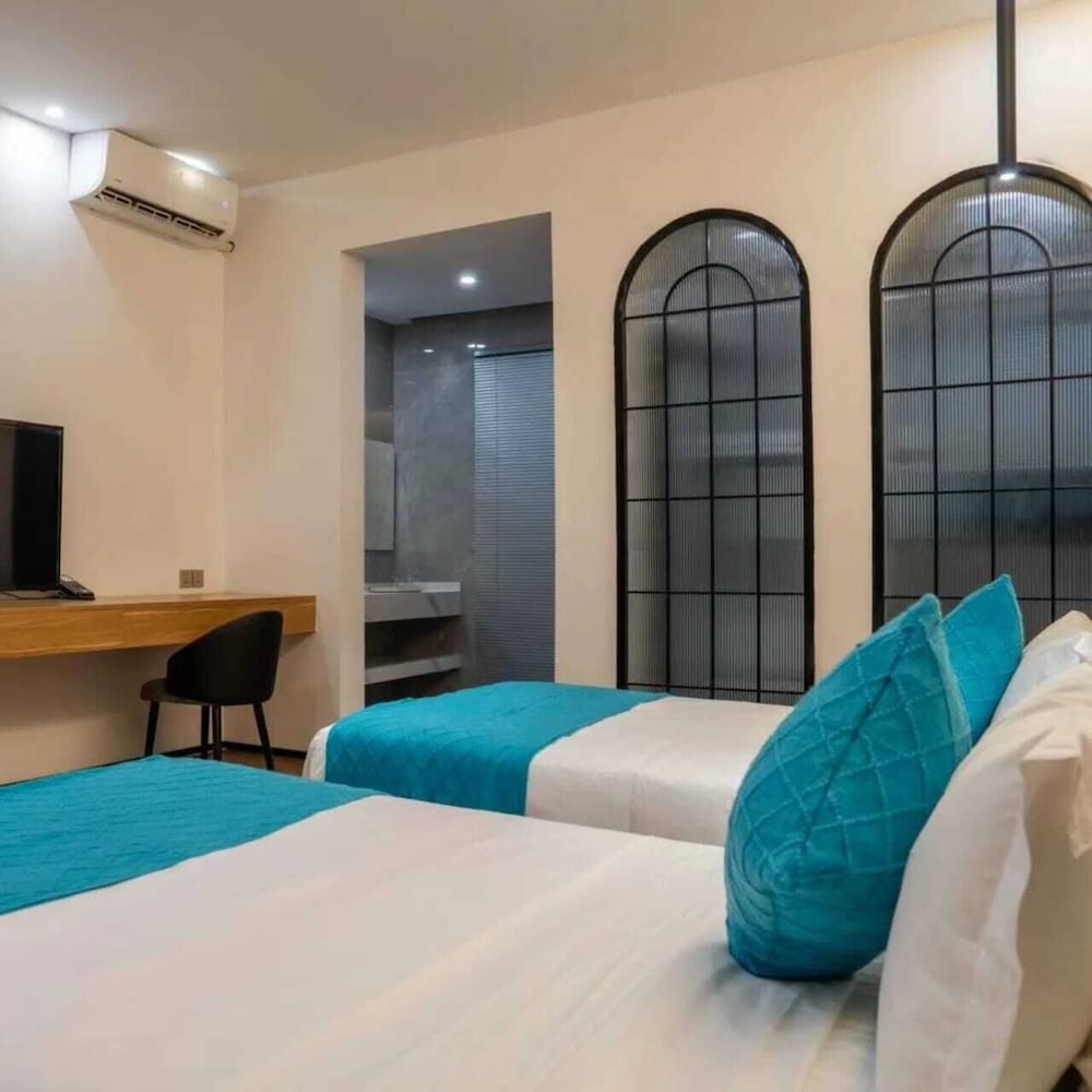 Hotel No. 33 Lodge
