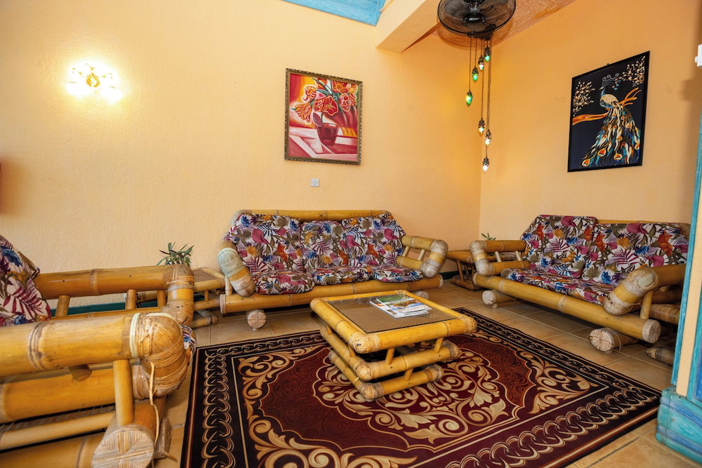 Beach Comber Hotel And Aprtments