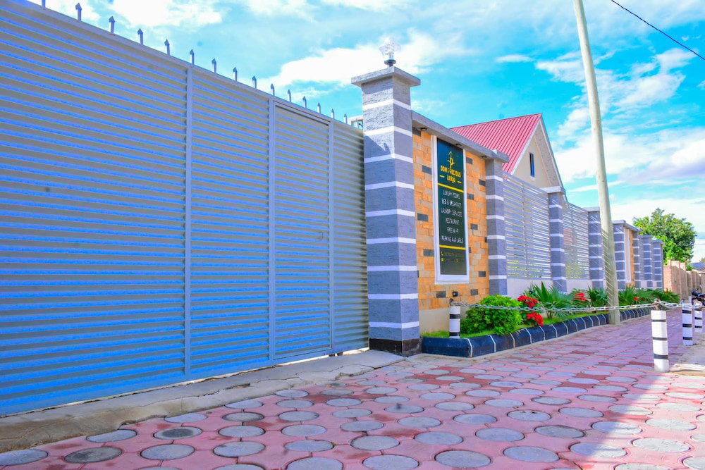 Hotel Dom Precious Lodge