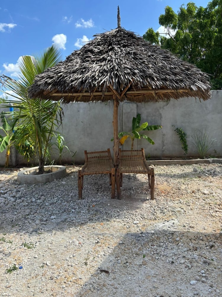 Hotel Malaika White House Apartment & Spa