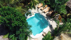 Hotel The Garten Living Hotel cazare Paje