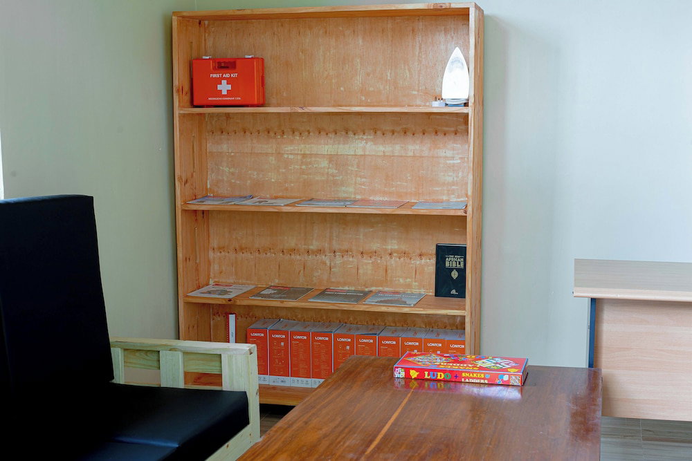 L &J Modern Backpackers Bnb
