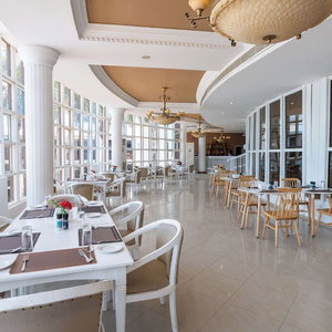 Hotel Golden Tulip Dar Es Salaam cazare Magomeni
