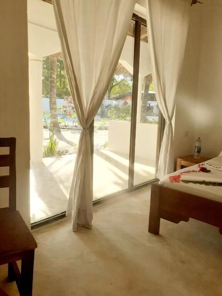 Hotel Maua Beach Lodge