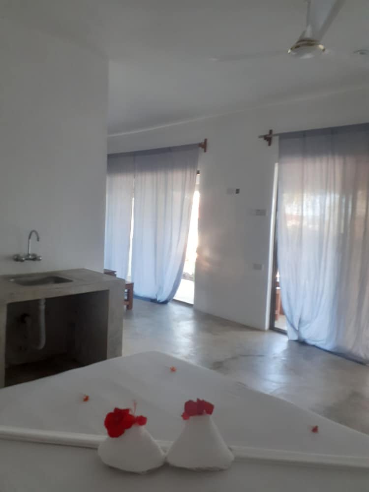 Maua Beach Lodge