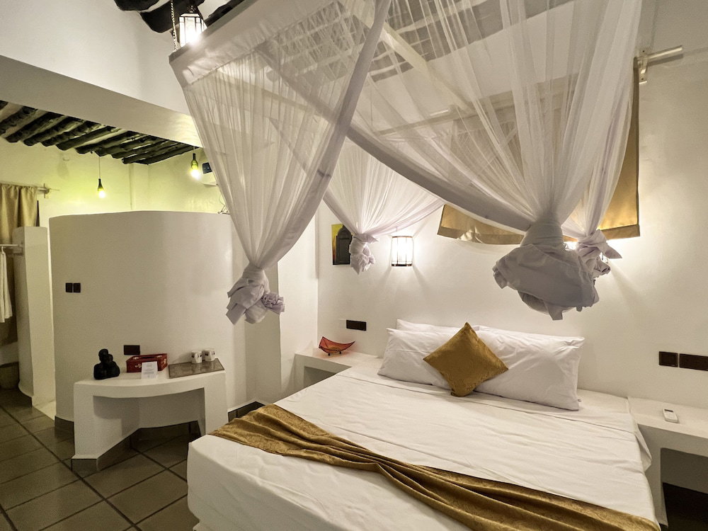 Hotel Emerald Palm Courtyard Hotel