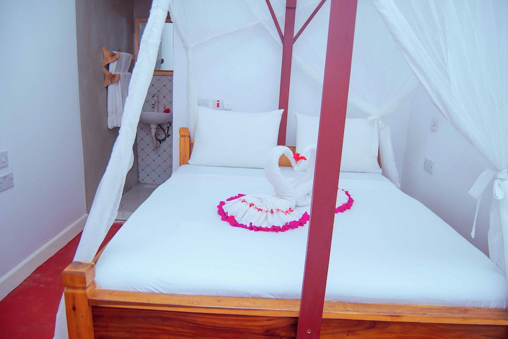 Suda Beach Lodge