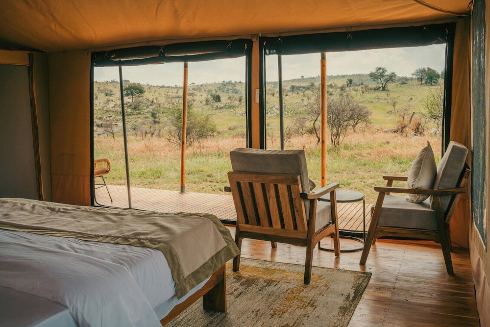 Hotel Jackals Lair Camp