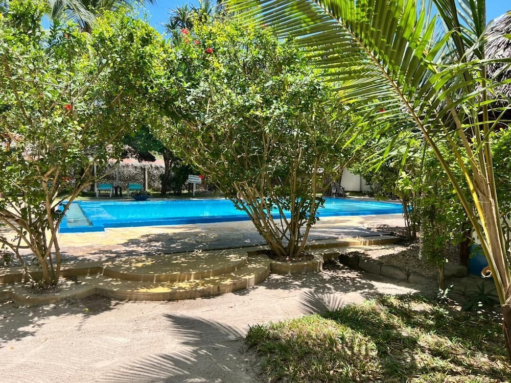 Hotel Laguna Palace Michamvi Kae