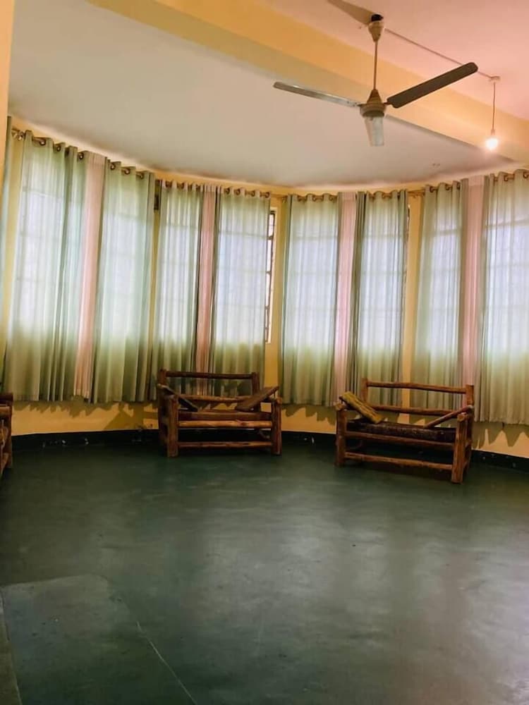 Hotel Kilimanjaroo Inn