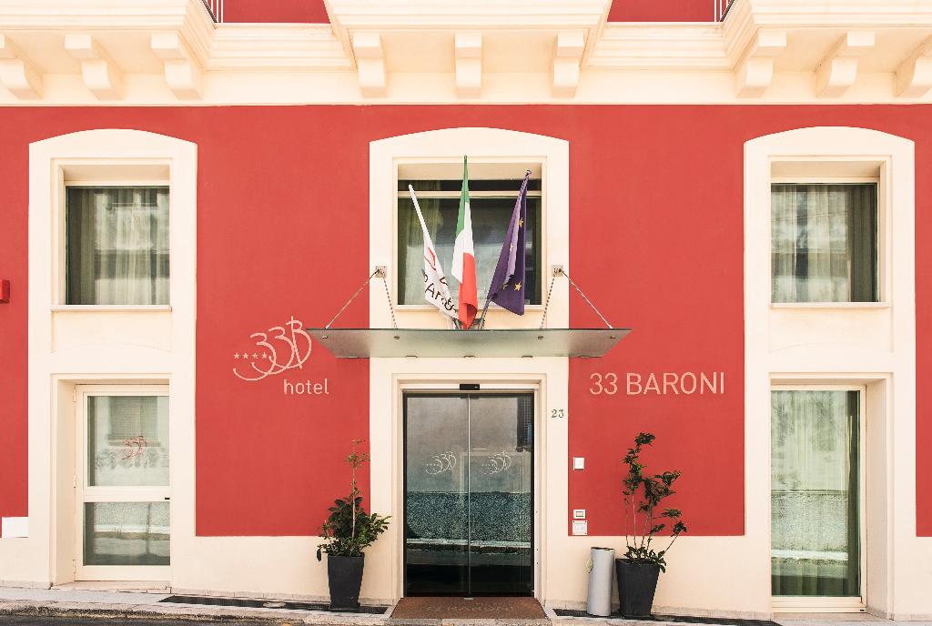 33 Baroni