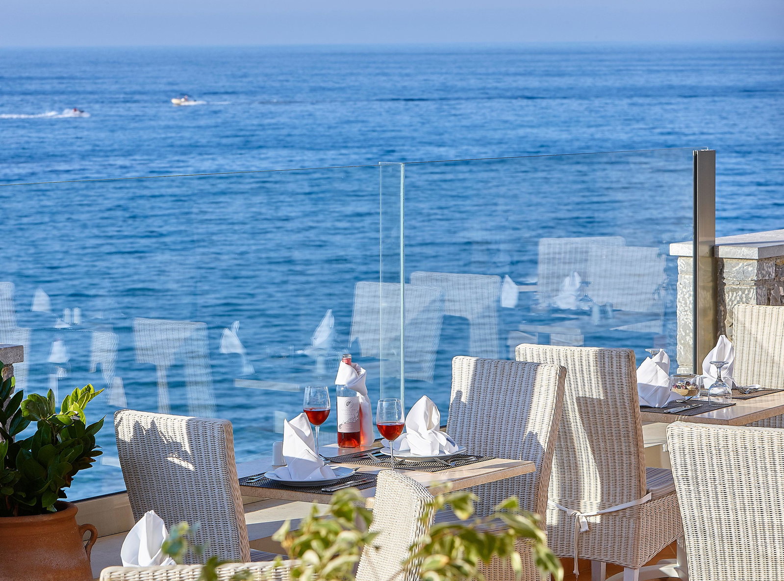 dal travel Alexander Beach Hotel & Village Resort