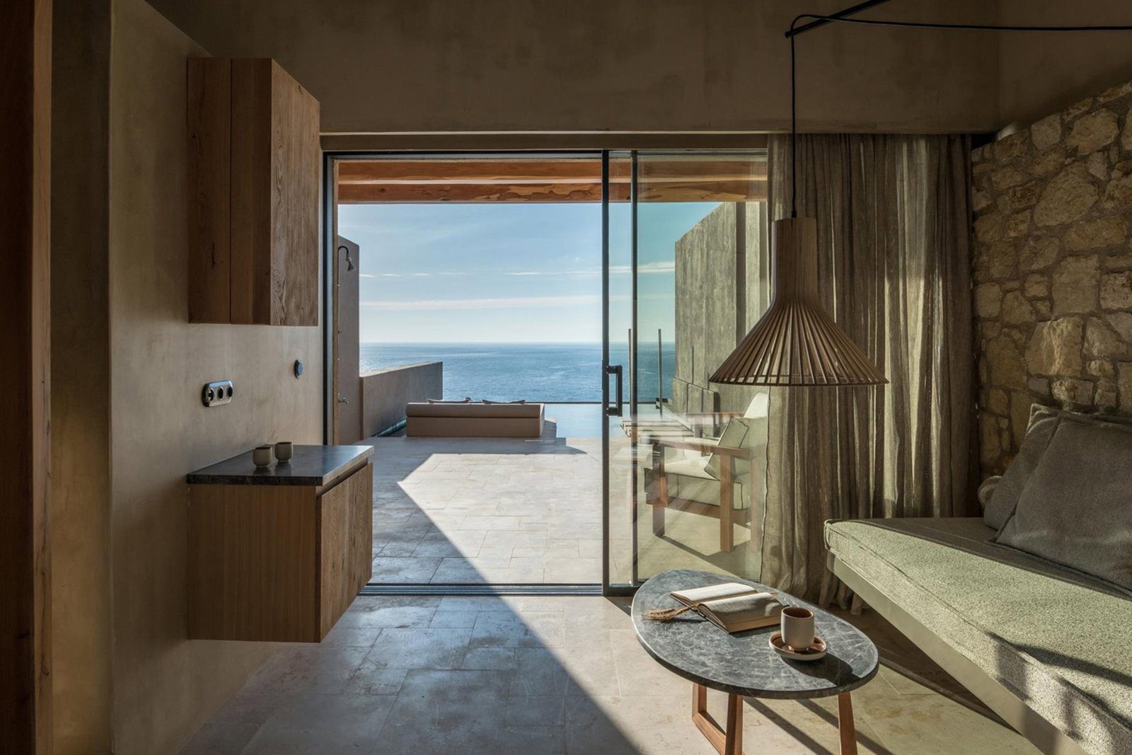 dal travel Acro Suites