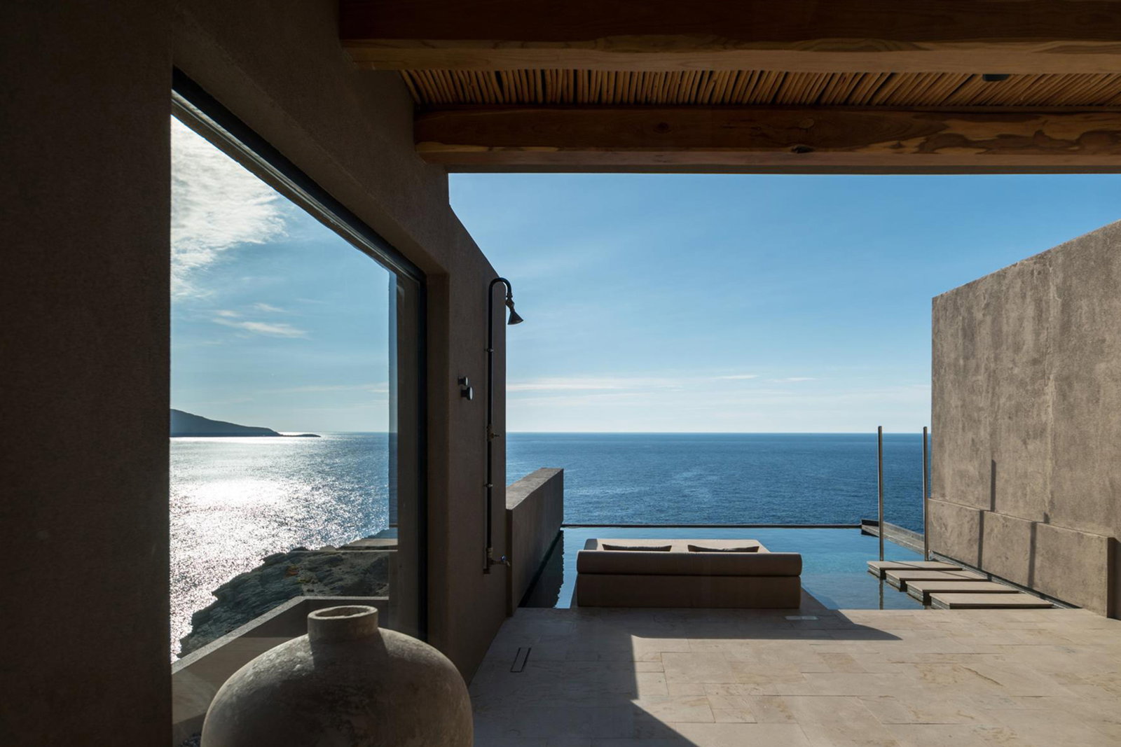 dal travel Acro Suites