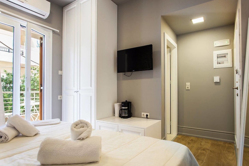 Candia Studios And Rooms