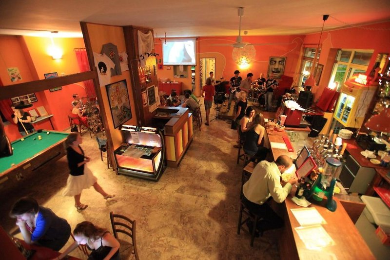 Hotel Sunflower Beach Hostal