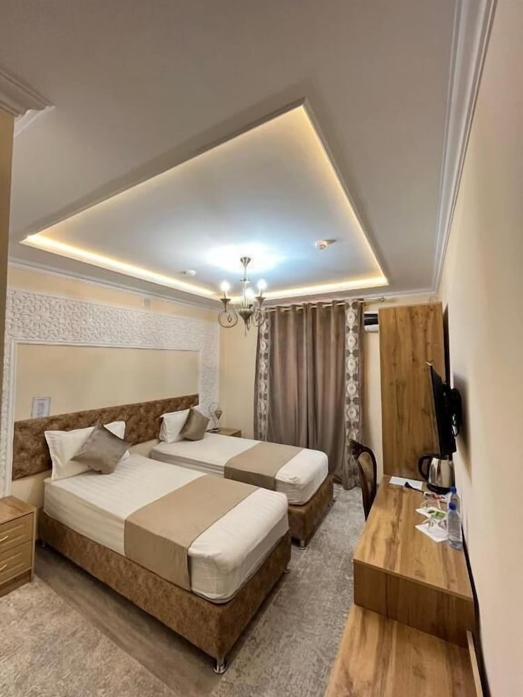 Hotel Khans Palace