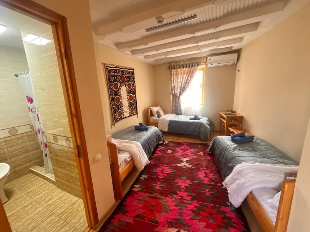 Hotel Emira