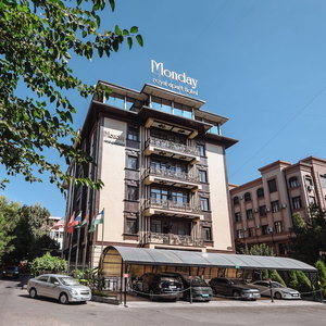 Hotel Monday Royal Apart Hotel cazare Salor