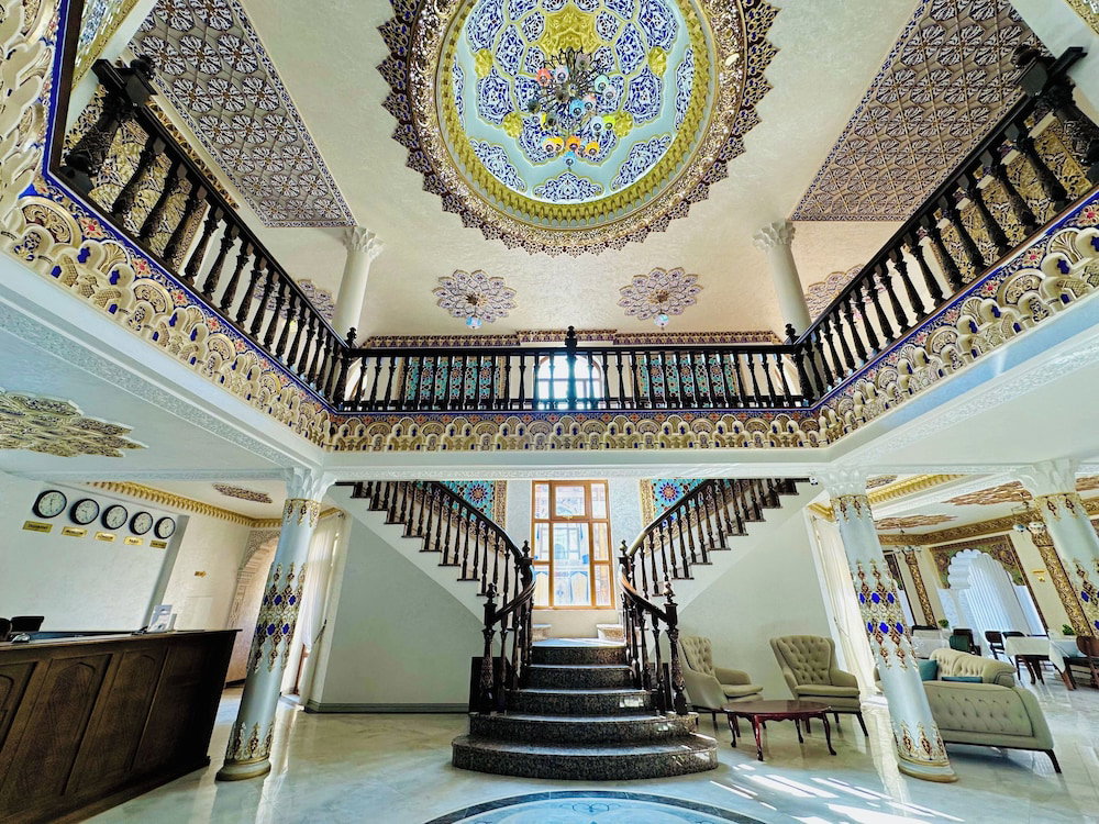 Hotel Ayvan Plaza