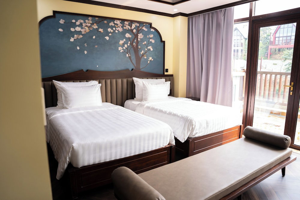 Hotel Legacy Hill Resort & Villas