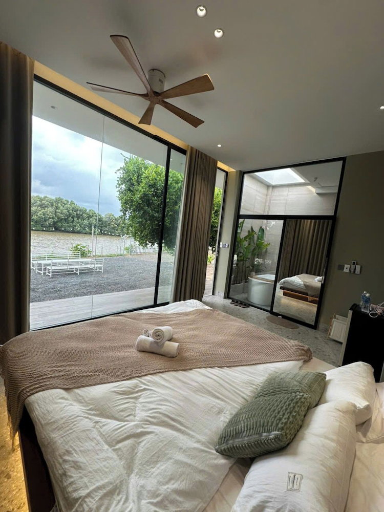 Hotel Phú Xuân Homestay I River & Garden View