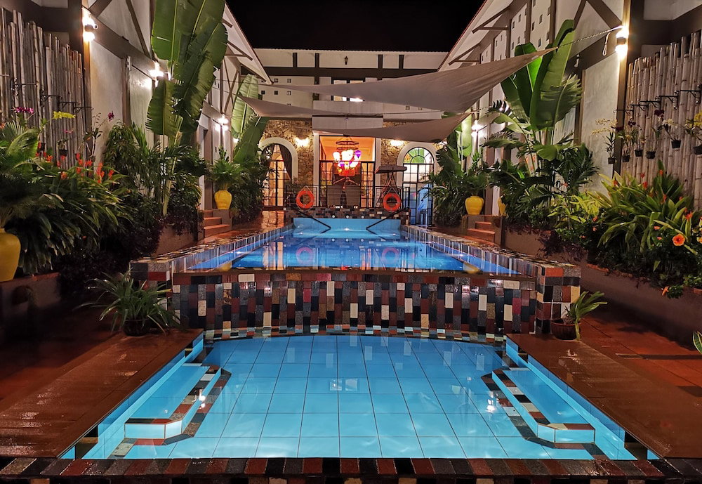 Hotel Victory Road Villas