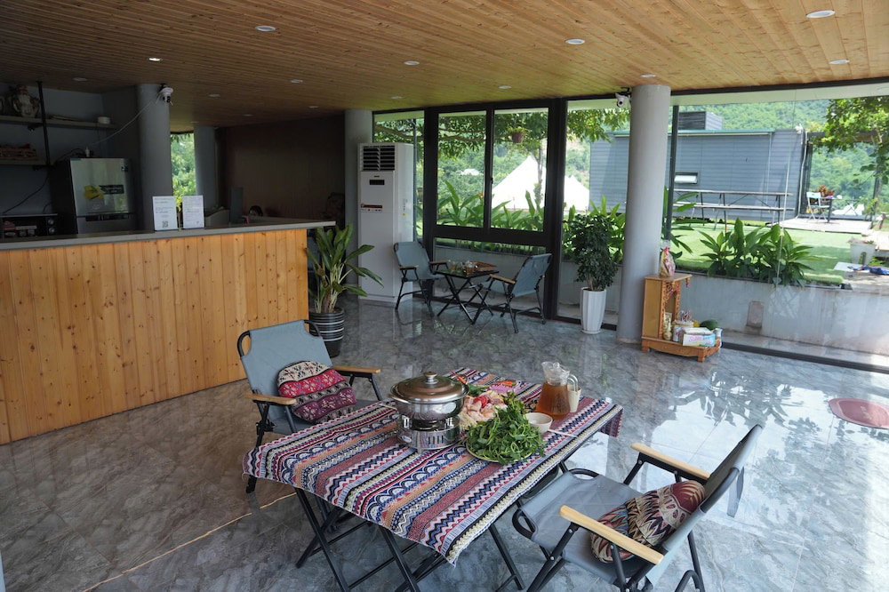 Ora Hill Farmstay & Glamping Hoa Binh