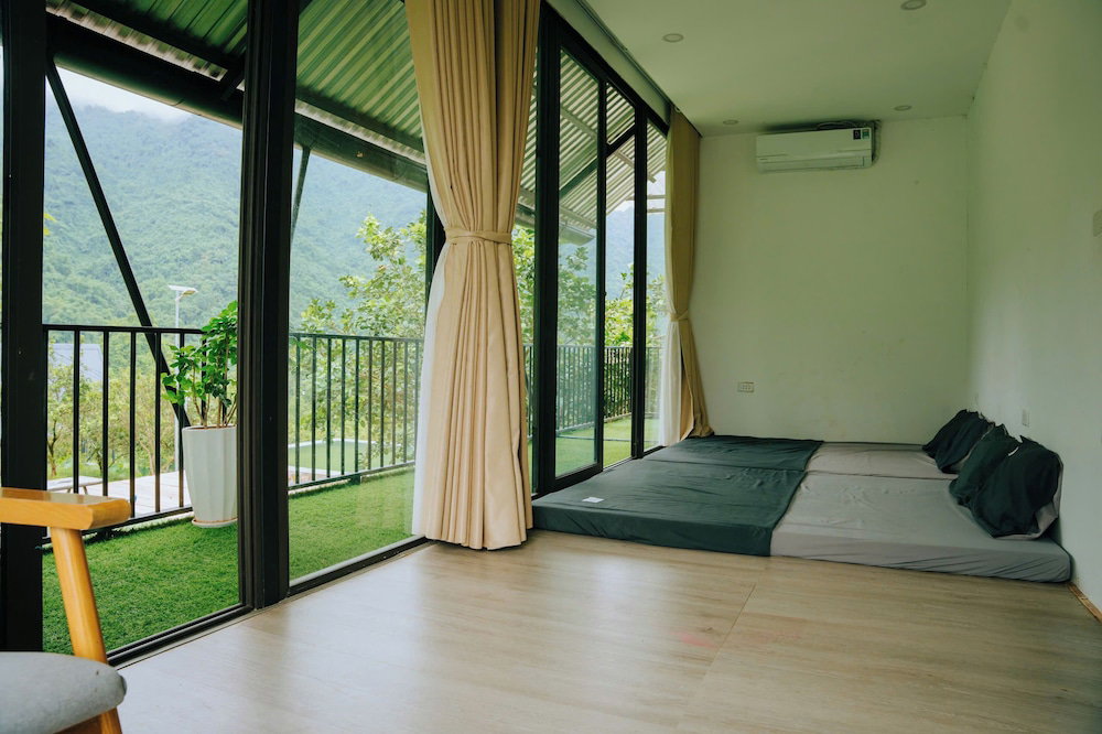 Ora Hill Farmstay & Glamping Hoa Binh