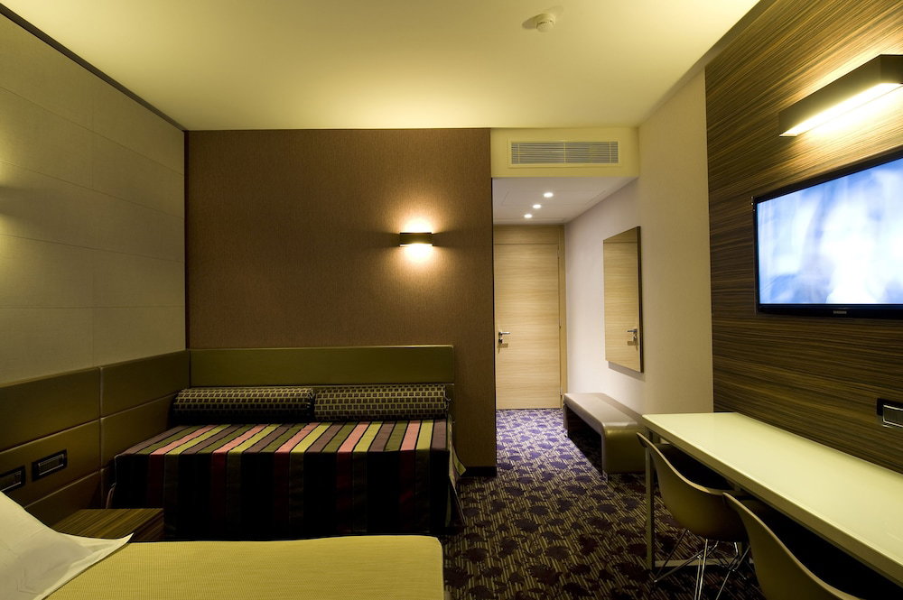 Viola Mhotel