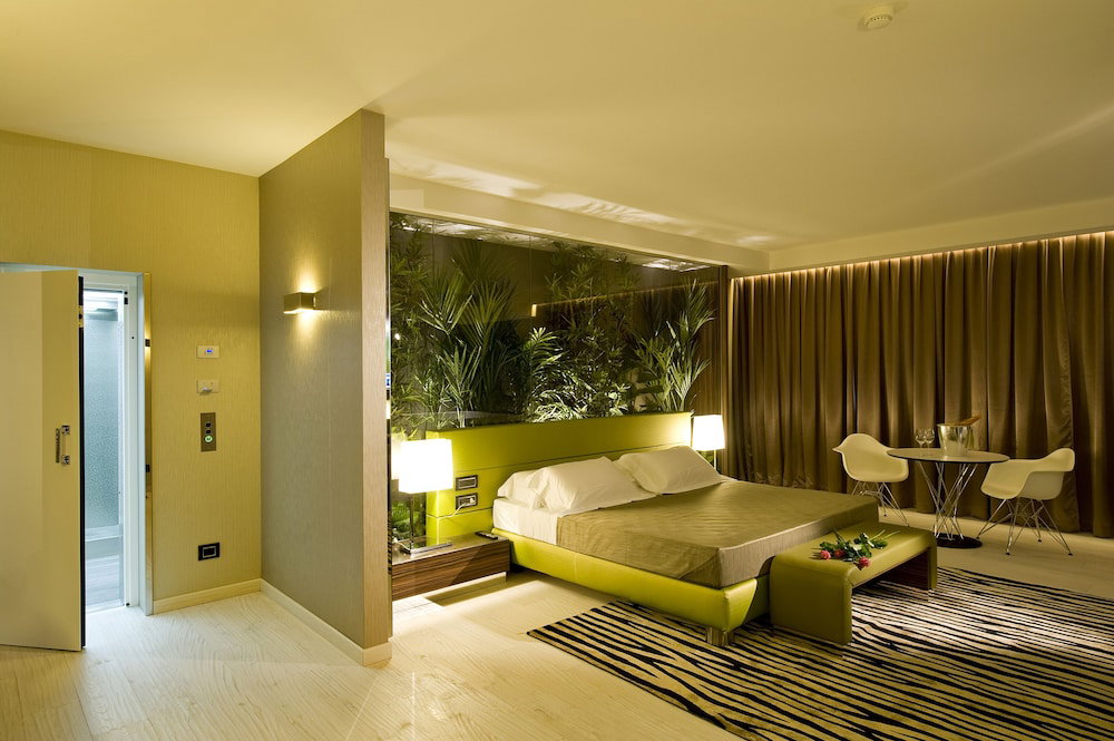 Viola Mhotel