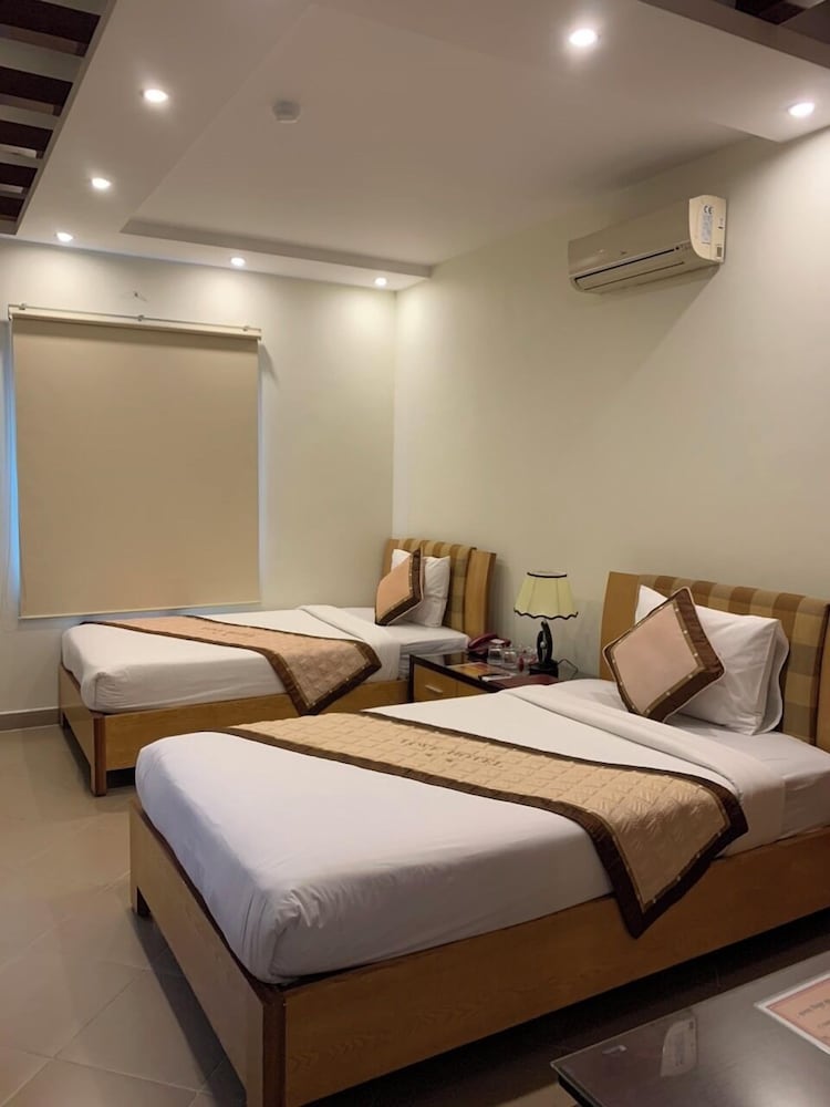 Love Hotel Hoang Mai Hn- By Bay Luxury