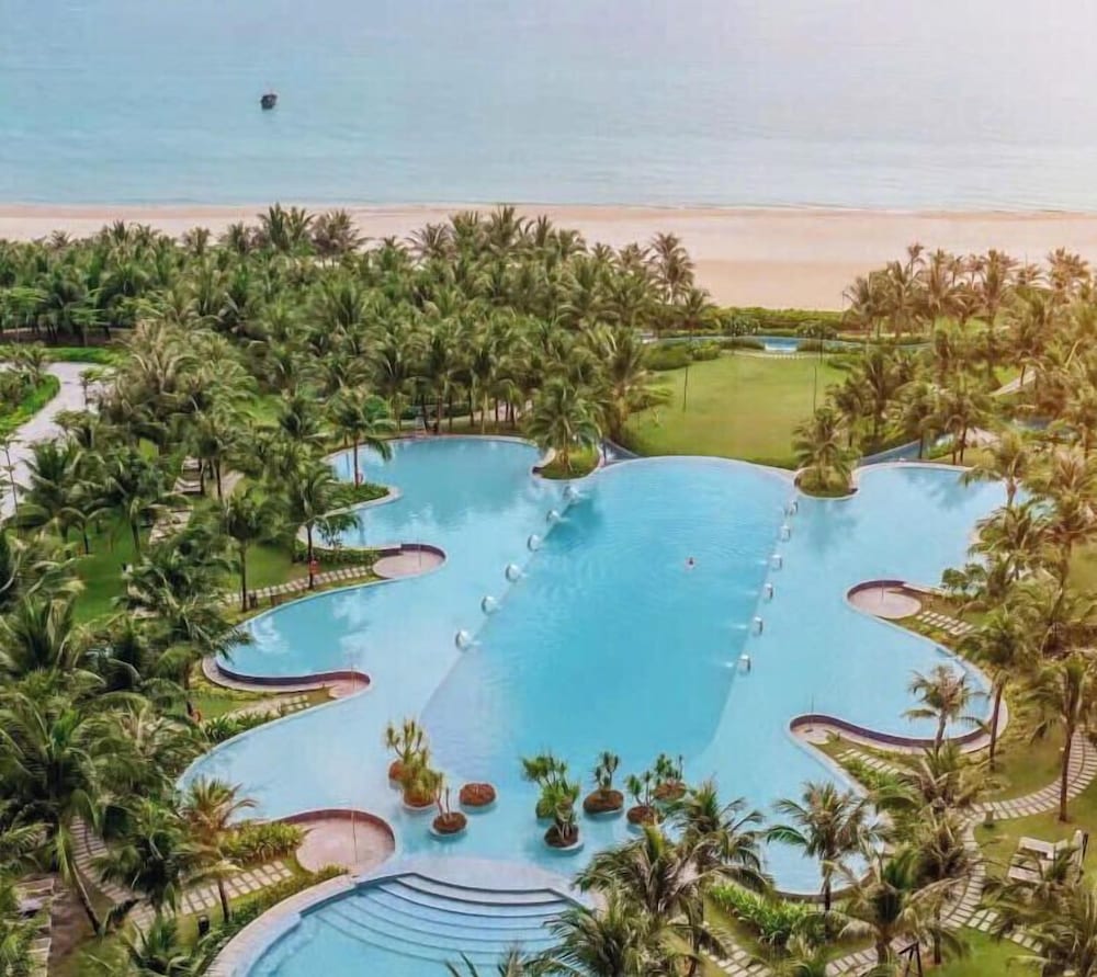 Hotel The Arena Cam Ranh