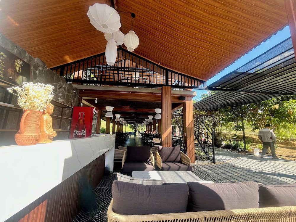 Nguyen Shack Retreat