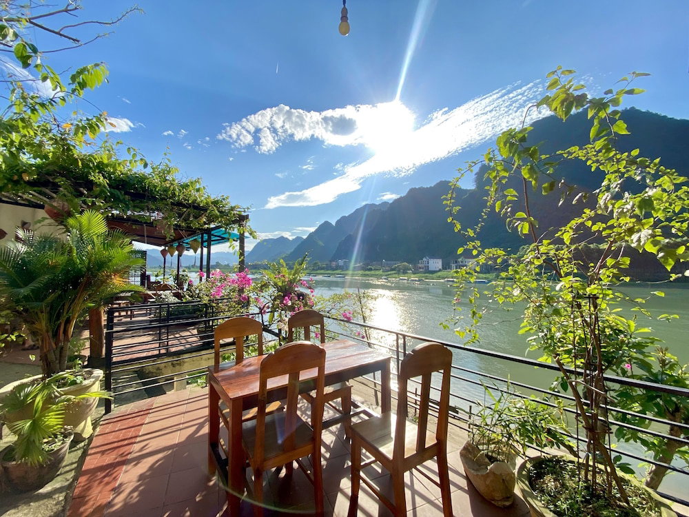 Hotel Phong Nha Coco Riverside Homestay