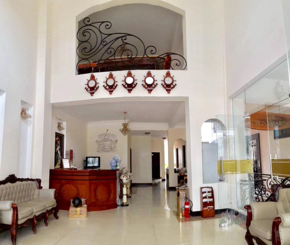 Le Petit Paris Hotel