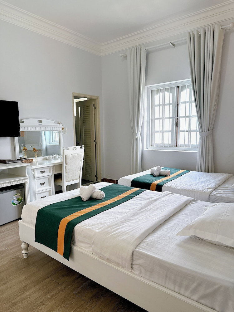 Le Petit Paris Hotel