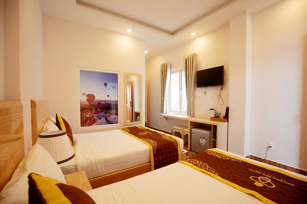 Golden Bee Hotel
