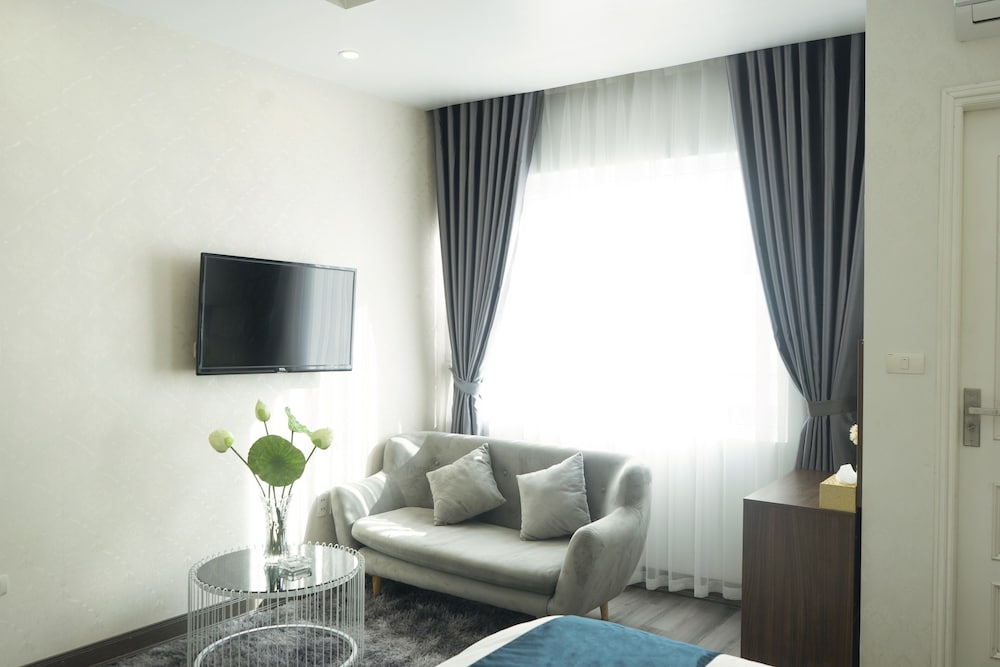 Sen Hotel My Dinh Song Da