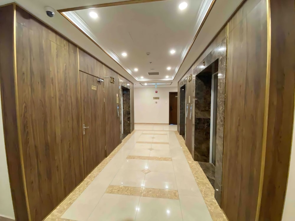 D El Dorado Westlake Luxury Apartments