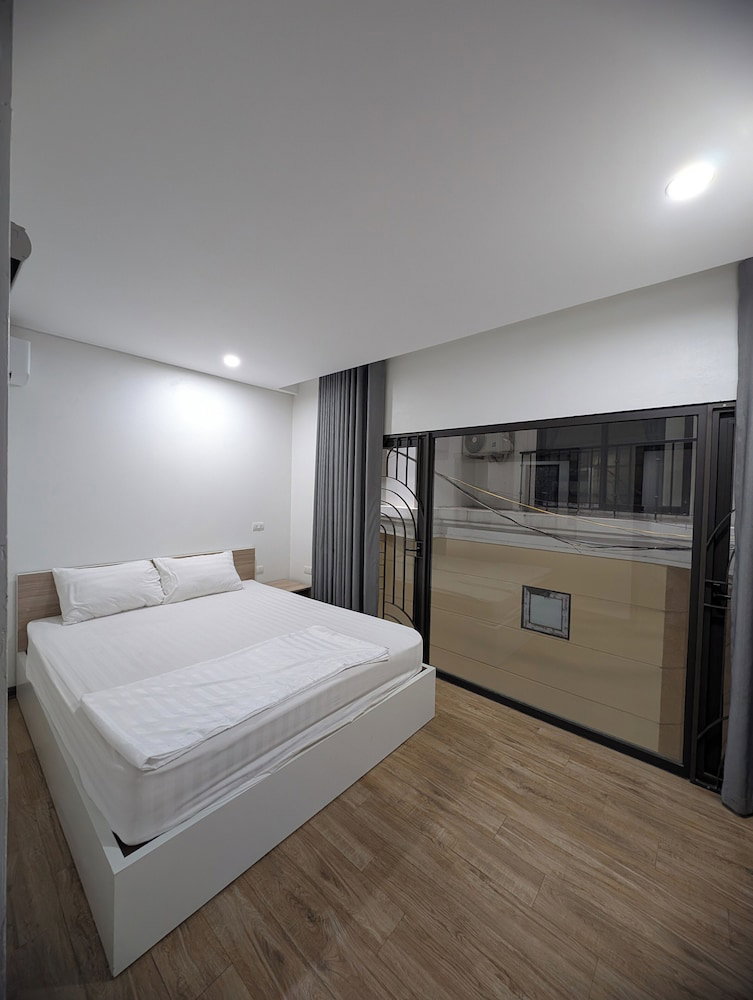 Era Apartment Lac Long Quan