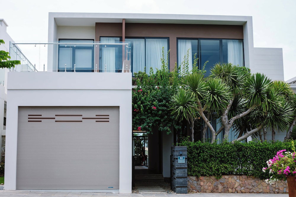 Hotel The Palm Nest Cam Ranh Pool Villa