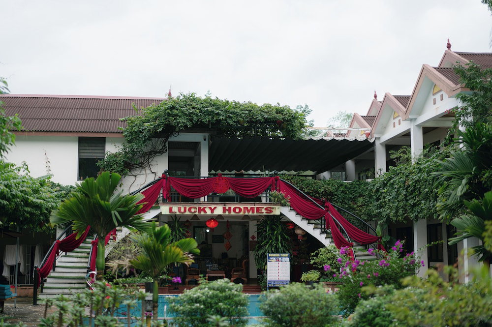 Hotel Lucky Homes
