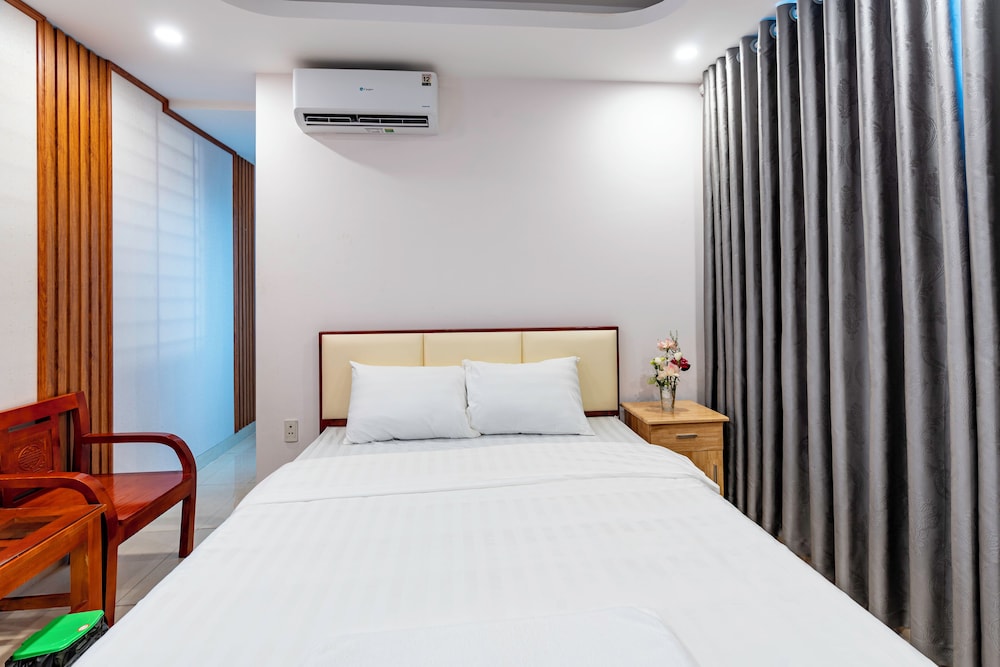 Light Hotel Ha Noi